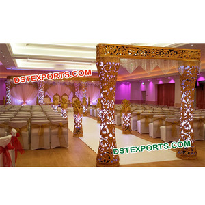 Puerta de entrada de fibra para bodas, pilares dorados, puerta de bienvenida tallada en fibra, puertas de boda con estilo, fabricante del Reino Unido - Product Image 1