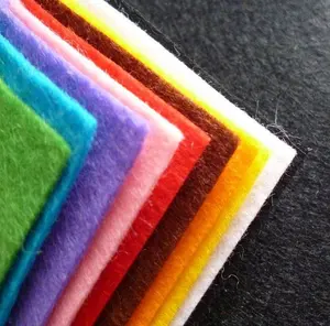 工厂供应定制工业针刺无纺布卷彩色涤纶毛毡地毯