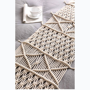 แผ่นรองจานทำมือสีขาวสำหรับโต๊ะอาหารจากอินเดีย - Product Image 3