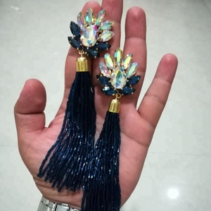 2018 Boucles d'oreilles à breloques de créateur artisanales pour femmes Boucles d'oreilles mignonnes pour la fête de mariage et le cadeau - Product Image 1