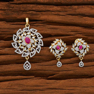 Ensemble de pendentif en pierre cloutée, 2 tons, diamant classique américain - Product Image 1