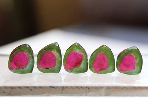 ทัวร์มาลีนทรงสไลซ์ทรงแตงโม เกรด AAAAA ได้รับการรับรองจาก IGI สำหรับทำเครื่องประดับ ผ่านการบำบัด - Product Image 3