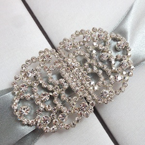 Broche de cristal de diamantes de imitación de plata de lujo con tamaños de 8mm-14mm Estilo de motivo ABS para bodas Zapatos Bolsas de ropa - Product Image 1