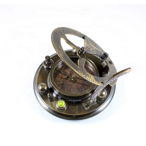 Calyron เข็มทิศทองเหลืองแบบโบราณโบราณ, เข็มทิศทิศทางแบบการเดินเรือของขวัญแปลกใหม่วัสดุแก้วกล่องไม้สี่เหลี่ยมทำจากหนังอัลลอยด์ - Product Image 3