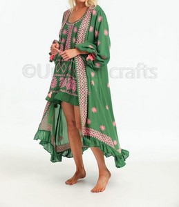 Robe longue maxi sexy à manches longues et ouverte sur le devant avec broderie et franges multicolores - Product Image 3