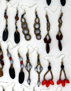 Pendientes de cuentas colgantes, cuentas de semillas naturales, joyería tribal étnica hecha a mano, venta al por mayor, artesanías sudamericanas de Ecuador Shuar - Product Image 1