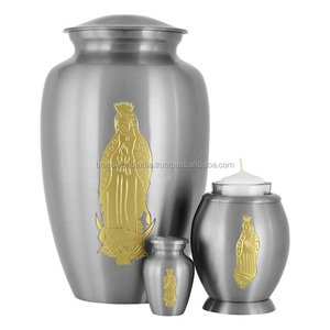 Suministros funerarios de urna de cremación, abraza guardián, Brassworld, India - Product Image 1