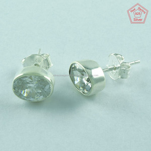 Lovely Cubic Zirconia Stone 925 Pendientes de plata esterlina Studs Mujeres y niñas Joyería Mayorista y proveedor India - Product Image 2