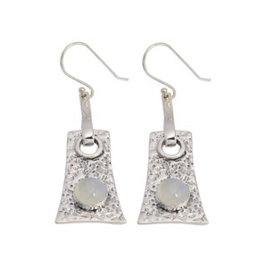 Belle boucle d'oreille en pierre de lune arc-en-ciel naturel Fournisseur de boucles d'oreilles en argent sterling 925 - Product Image 1