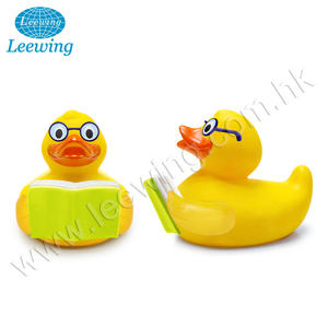 Canard de graduation en plastique PVC vinyle pour étudiants, cadeau de graduation ODM OEM - Product Image 4