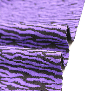 Tissu jacquard 100% polyester à <span class=keywords><strong>motif</strong></span> peau de zèbre tendance 2026 pour vêtements - Product Image 1