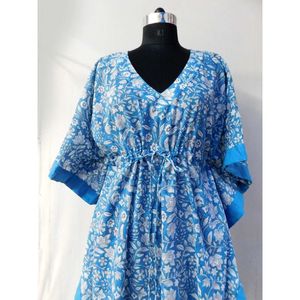 ชุดเดรสคาฟทันคอวีผ้าฝ้ายพิมพ์ลายดอกไม้แบบแฮนด์เมด 100% ความยาวระดับเข่า สไตล์โบฮีเมียนอินเดียดั้งเดิมสำหรับสุภาพสตรี เหมาะสำหรับฤดูร้อน - Product Image 3