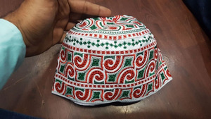 Chapeau Kufi Omani Premium pour Hommes |   Prière islamique et vêtements de tous les jours - Product Image 6