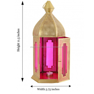 Lanterne marocaine finie en or au design unique et produit attrayant en verre coloré pour la décoration de table du Ramadan à la maison - Product Image 1