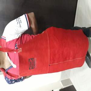 ผ้ากันเปื้อนงานเชื่อมหนังวัวแยกสำหรับเสื้อผ้าสีเดียวมีความปลอดภัยแบบกำหนดเอง - Product Image 4