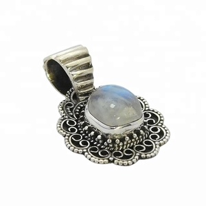 Vente en gros de bijoux fins en argent massif 925 pendentif en pierre de lune arc-en-ciel avec pierre précieuse taille émeraude placage d'argent vintage et breloques - Product Image 1