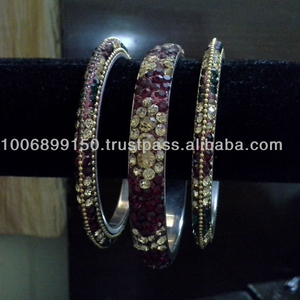 Cuentas amarillas y cristales tachonados, brazaletes Lakh - Product Image 2