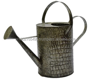 Arrosoir en métal pour jardin en tôle de fer rouge classique, outil de jardinage décoratif pour l'extérieur, marque IHA modèle IHAM043, vente en gros - Product Image 1