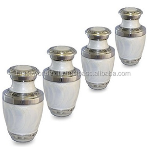 Ensemble de petites urnes de crémation souvenir blanches, cuivworld inde - Product Image 1