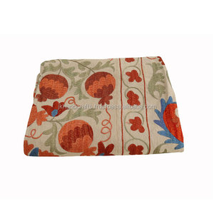 Tapiz Suzani Vintage Hecho a Mano, Tapiz Bordado Único para Colgar en la Pared - Product Image 4