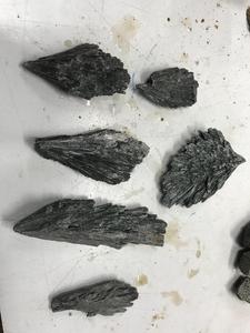 Piedra Preciosa de Cianita Negra Natural en Bruto - Product Image 3