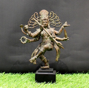 Figura Decorativa para el Hogar Tallada en Latón Envejecido, Escultura Religiosa Budista de Metal, Obra de Arte Coleccionable de la India, Grabado con Gemas Rudra de 2 Colores - Product Image 1
