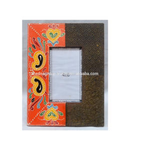 Venta al por mayor de artesanía india de metal pintado a mano marco de fotos de madera - Product Image 1