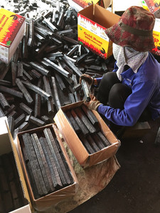 VIETNAMESE SAWDUST CHARCOAL, JAPANESE STANDARD <b>CHEAP</b> PRICE SAWDUST CHARCOAL - Product Image 3