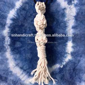Llavero de macramé hecho a mano, llavero náutico con nudo en espiral, llavero de cuerda hecho a mano - Product Image 1