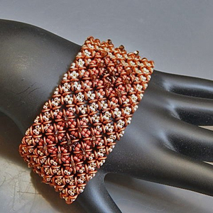 สร้อยข้อมือสุดอินเทรนด์สไตล์ดาวน์ทูเอิร์ธ - Product Image 1