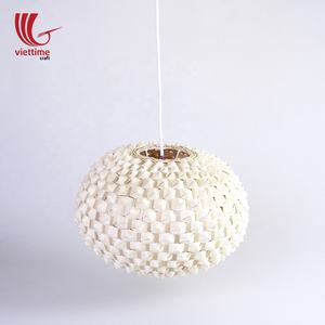 Abat-jour élégant en feuilles de palmier tropicales séchées, tissé à la main, luminaire décoratif suspendu - Product Image 1