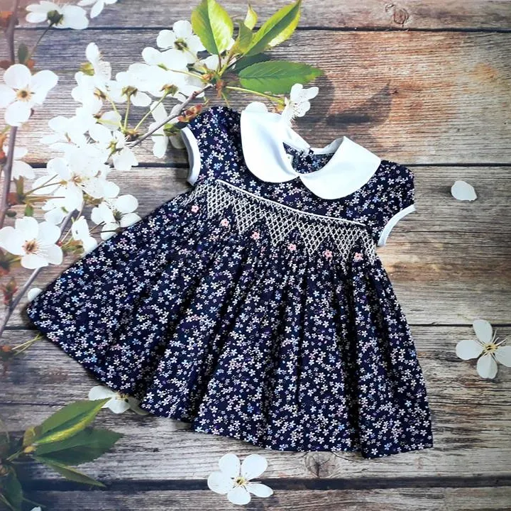 Nuevo vestido casual especial de algodón con flores pequeñas exportado para niños, vestido de niña lindo de estilo simple a la venta de otoño