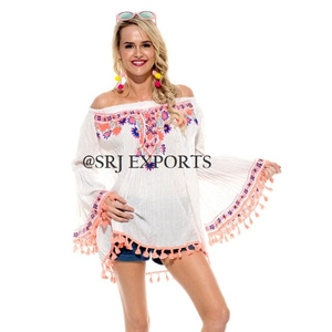 Blusa de estilo europeo con manga de campana bordada, hombros descubiertos, dobladillo con flecos - Product Image 1