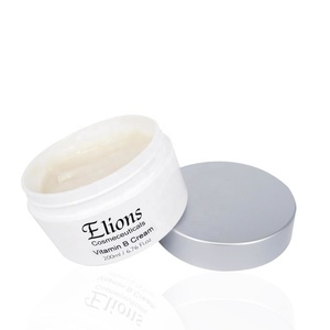 Crème anti-âge éclaircissante à la vitamine B pour l'élimination des points noirs et de l'acné - Product Image 1