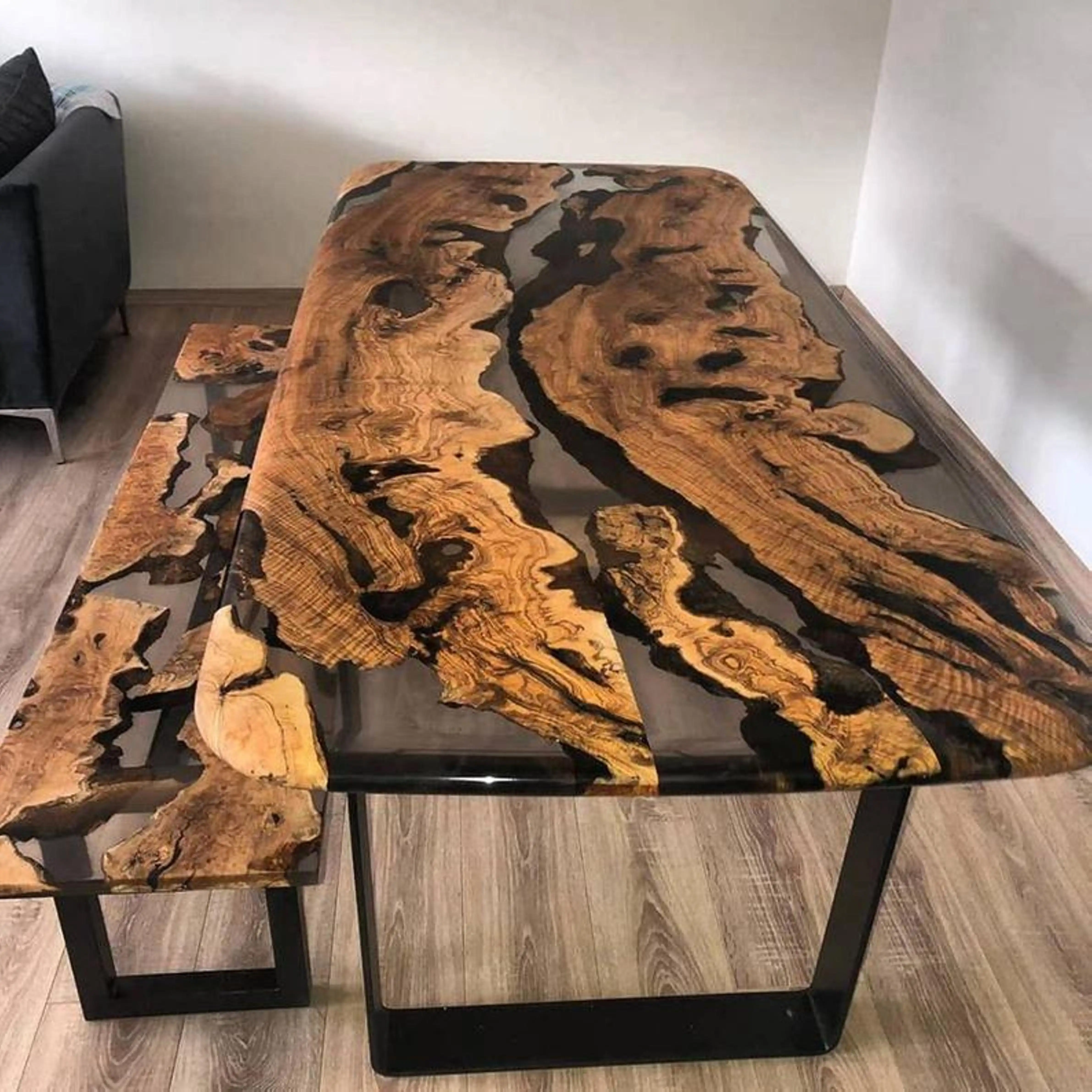 Indian Designig Epoxy Resin Olive Wooden Dinning Table With Bench Set