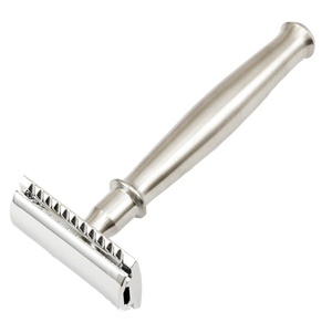 Rasoir en acier inoxydable pour le rasage lisse et propre avec rasoir de sécurité à peigne fermé à long manche - Product Image 1