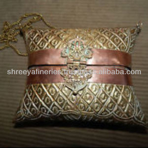 Bolso de mano con almohada de metal de latón de Estilo Vintage Bolso de mano elegante retro elegante de estilo vintage - Product Image 5