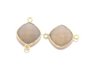 Pulsera hecha a mano con forma de cojín de Calcedonia gris de 12mm, bisel chapado en oro, Conector de piedra natal de múltiples piedras preciosas naturales, latón - Product Image 3