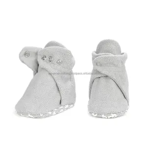 Chaussons pour bébé en coton, personnalisés, tricotés à la main, pour nouveau-né, souples et confortables, 1 paire - Product Image 1