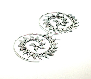 Pendiente de aro de latón hecho a mano para mujer, pendiente en espiral de tono plateado 2017 - Product Image 3