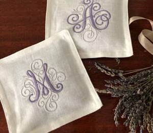 Bolsa de lavanda de Monogramming bordada a mano - Product Image 1