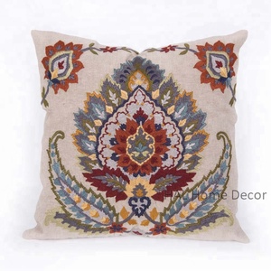 Funda de cojín de algodón Jaipuri con diseño étnico Rajasthani ligero, estampado Floral bordado a mano para hoteles de sala de estar - Product Image 4