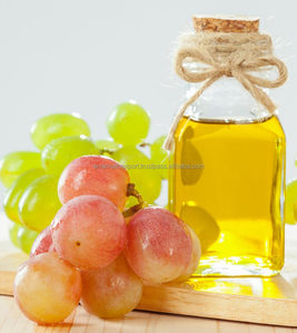 Huile de pépins de raisin 100% pure biologique pressée à froid pour les cosmétiques, la parfumerie et l'industrie des soins du corps. - Product Image 2