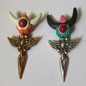Pendentif fait à la main en pierre précieuse de guérison bouddhiste tibétain - Product Image 1