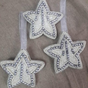 Venta completa de adornos colgantes decorativos para el hogar de Navidad, cuentas reales hechas a mano, decoración de Navidad, adorno colgante de estrella de tela - Product Image 1