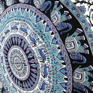 Tapiz de Algodón Hecho a Mano con Diseño Indio Bohemio de Mandala Múltiple, Personalizable, para Colgar en la Pared o como Cubrecama, Lavable a Mano - Product Image 2