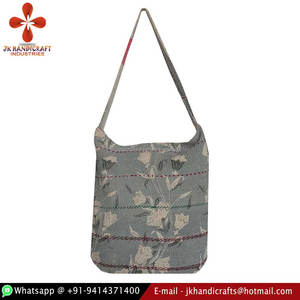 Lot en gros de sacs à bandoulière en coton Kantha vintage faits à la main - Product Image 1