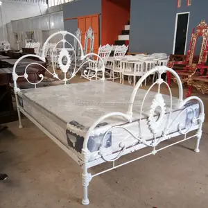 Marco de cama de Metal Queen con diseño de hierro fundido con estilo clásico, Blanco antiguo, francés para ropa de cama para adultos, muebles de dormitorio para el hogar