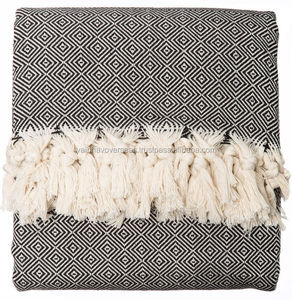 Jetés en coton 100% brodés unis par Vaibhav Overseas pour la literie et la décoration - Product Image 1