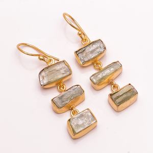 Pendientes de piedras preciosas de cianita verde, joyería de latón chapada en oro, joyería de regalo - Product Image 1